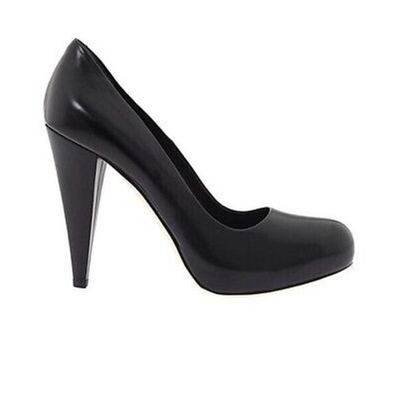 Bally Simple Black Leather Classic Platforms Heels Pumps SZ 8 RT $550 - Picture 1 of 5
